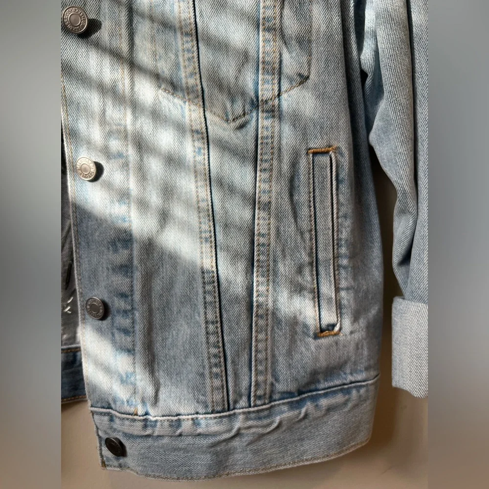 Levi's Denim Jacket with Floral Embroidery - Picture 10 of 15